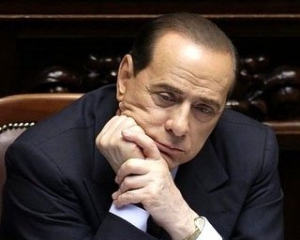 Берлускони сфотографировали голым в компании проституток