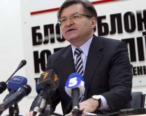 Тимошенко знову попросить Генпрокуратуру відпустити її до Європи