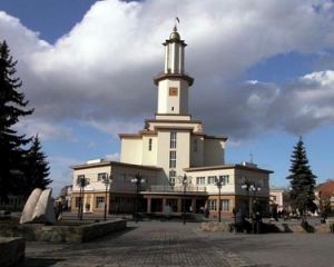 Суд запретил сносить музей советских войск в Ивано-Франковске
