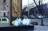 В Одесі пам'ятник жертвам Голодомору завалили сміттям (ФОТО)