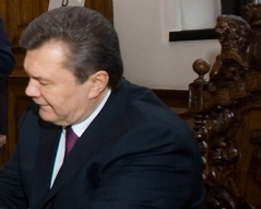 Янукович у Херсоні поскаржився на борги Тимошенко