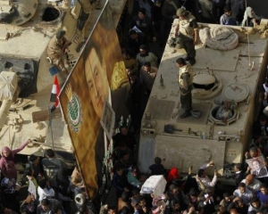 В Египте армия хочет передать власть гражданскому правительству