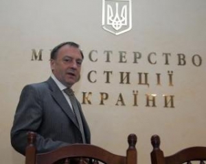 Лавринович каже, що влада не хоче карати чиновників Тимошенко