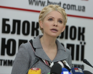 Тимошенко завела твиттер. Пишет с допроса в Генпрокуратуре