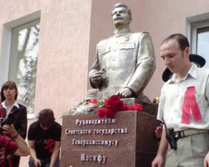 В Раде хотят запретить памятники Сталину