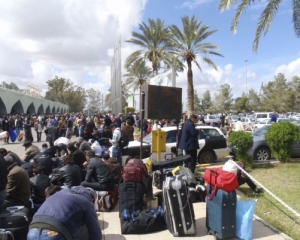 Украинцы возвращаются из Ливии на российском самолете и пароме
