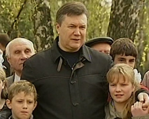Янукович побывал в &quot;стране&quot; юных мастеров