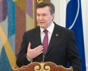 Янукович просить українців потерпіти