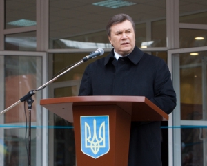Янукович радить прихильникам двомовності вчити українську