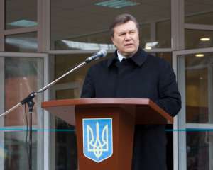 Янукович радить прихильникам двомовності вчити українську 