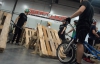 В Киеве велобайкеры показывали свое мастерство на метровых ящиках