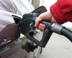 Налоговики: Бензин подорожает и его будут чаще подделывать