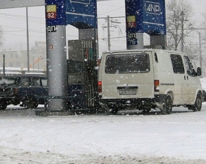 АЗС Коломойского уже повысили цены на бензин