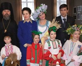 Жена Януковича снова вышла в люди