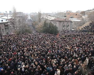 Масштабні антипрезидентські протести вже дісталися до Вірменії