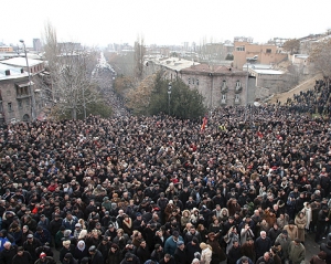 Масштабні антипрезидентські протести вже дісталися до Вірменії