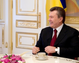 Янукович вернулся на работу после операции