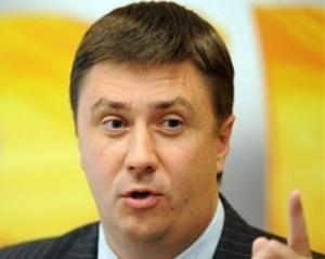 Кириленко рассказал, как Табачник "чихает" на Азарова
