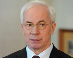 Азаров объяснил, почему Янукович отменил голограмы