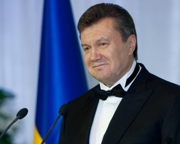 Янукович привітав українських жінок зі святом 8 березня