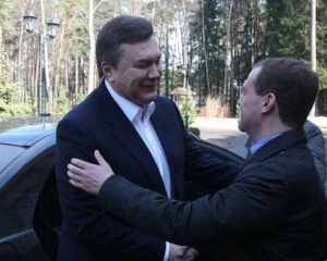 Медведєв та Янукович розробляють план