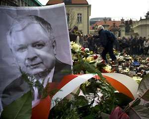 Саркофаг с телами четы Качиньских был вскрыт после похорон - СМИ