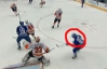 Хокеїст НХЛ забив шайбу головою