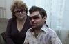 За Ермаковым мать  подсматривает в бинокль