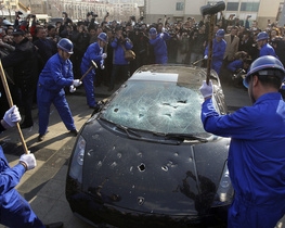Чоловік відзначив Всесвітній день споживача, розбивши свій Lamborghini