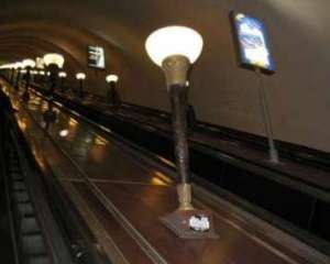 У Києві в метро жінку убило струмом