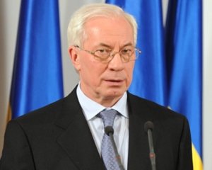 Азаров каже, що закордонні бізнесмени повірили в надійність України