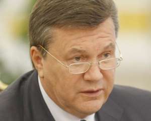 Януковича раздражает, что правохранители  не могут вернуть бежавших политиков