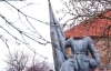 На Львовщине ищут вандалов, отбивших голову памятнику советским солдатам