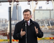 Янукович помолится, чтобы вовремя сдать &quot;Олимпийский&quot;