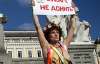 FEMEN раздели для акции 63-летнюю женщину