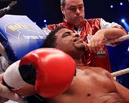 Врач Солиса оценил повреждения боксера в два евро