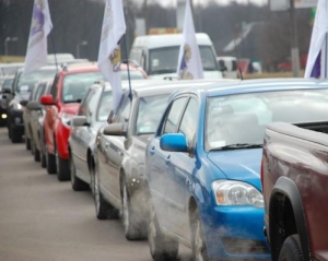 У Дніпропетровську заборонили автомайдану йти колоною
