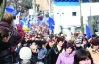 10 тысяч учителей пришли к Азарову 
