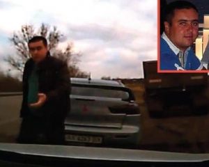 Харьковский гаишник матом и битой защищал коллег от камеры автомобилистов