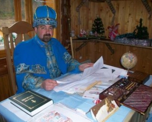 Азаров виділив на спорудження &quot;Маєтку Святого Миколая&quot; більше двох мільйонів