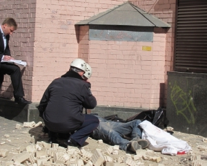 Военная прокуратура будет расследовать, почему парня привалило кирпичами в центре Киева