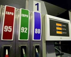 Столичные АЗС не послушались парламента и подняли цены на бензин