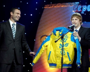 Федоришин просил прощения у соперников, Говоров дал Кличко подержать свою награду