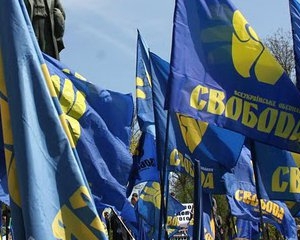 ВО "Свобода" просить Азарова піти геть
