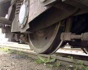 На Хмельниччине поезд налетел на бригаду монтеров, погиб человек