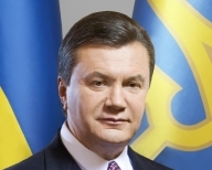 Янукович пояснив, з якої &quot;ями&quot; він витягує Україну