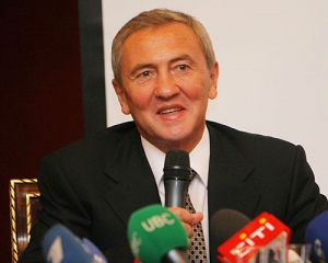 Рада залишила Черновецького мером до 2012 року
