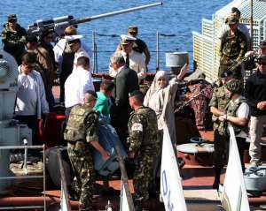 У Севастополі причалив корабель з евакуйованими з Лівії українцями