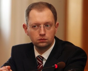 Яценюк едва уговорил ГАИшников, чтобы его оштрафовали