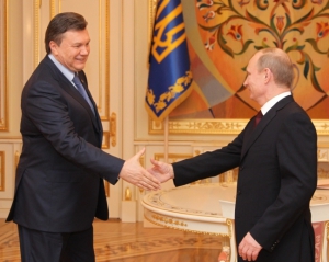 Янукович требует от Путина принять историческое решение
